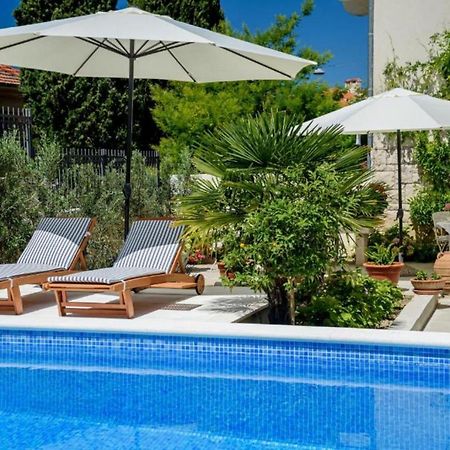 Palace Schoen Milesi - Esense Of Prestige - Private Pool - Free Parking - Old Money Style Luxury Rooms - Walking Distance To The Old Town, The Beach And All Amenities - Buralux Properties 스플리트 외부 사진