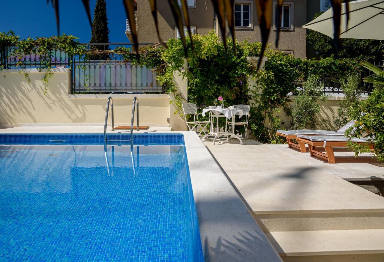Palace Schoen Milesi - Esense Of Prestige - Private Pool - Free Parking - Old Money Style Luxury Rooms - Walking Distance To The Old Town, The Beach And All Amenities - Buralux Properties 스플리트 외부 사진