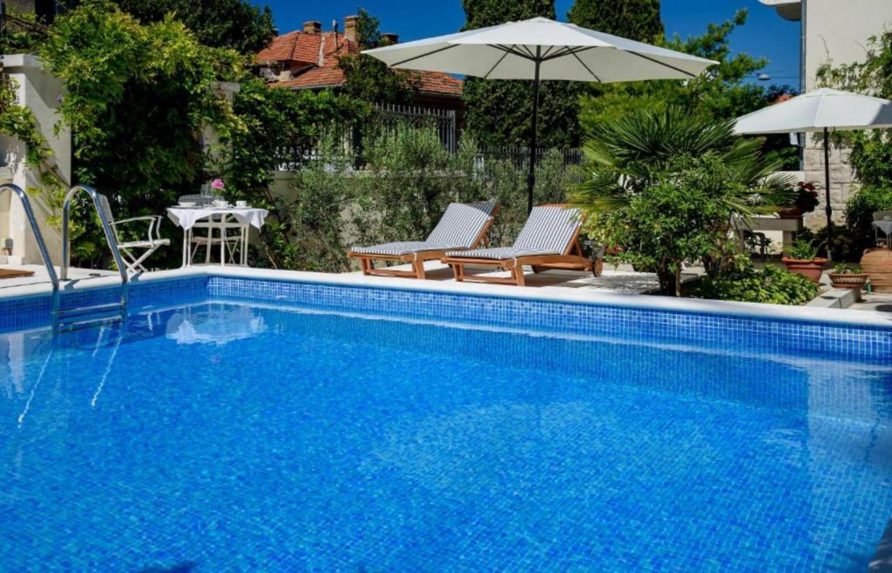 Palace Schoen Milesi - Esense Of Prestige - Private Pool - Free Parking - Old Money Style Luxury Rooms - Walking Distance To The Old Town, The Beach And All Amenities - Buralux Properties 스플리트 외부 사진