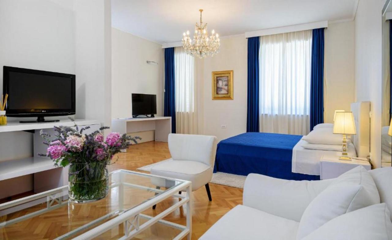 Palace Schoen Milesi - Esense Of Prestige - Private Pool - Free Parking - Old Money Style Luxury Rooms - Walking Distance To The Old Town, The Beach And All Amenities - Buralux Properties 스플리트 외부 사진