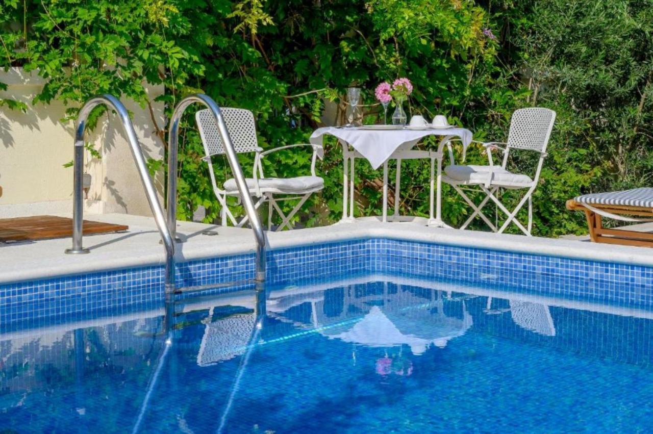 Palace Schoen Milesi - Esense Of Prestige - Private Pool - Free Parking - Old Money Style Luxury Rooms - Walking Distance To The Old Town, The Beach And All Amenities - Buralux Properties 스플리트 외부 사진