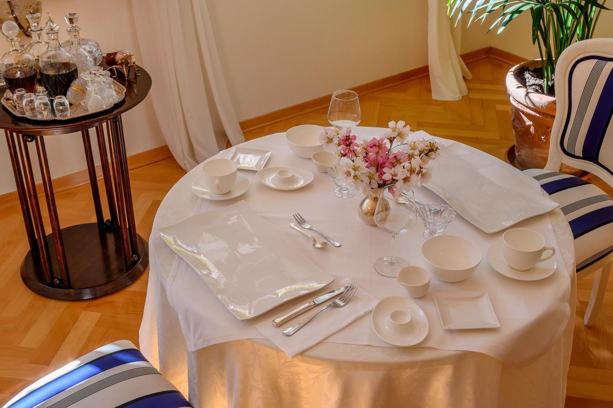 Palace Schoen Milesi - Esense Of Prestige - Private Pool - Free Parking - Old Money Style Luxury Rooms - Walking Distance To The Old Town, The Beach And All Amenities - Buralux Properties 스플리트 외부 사진