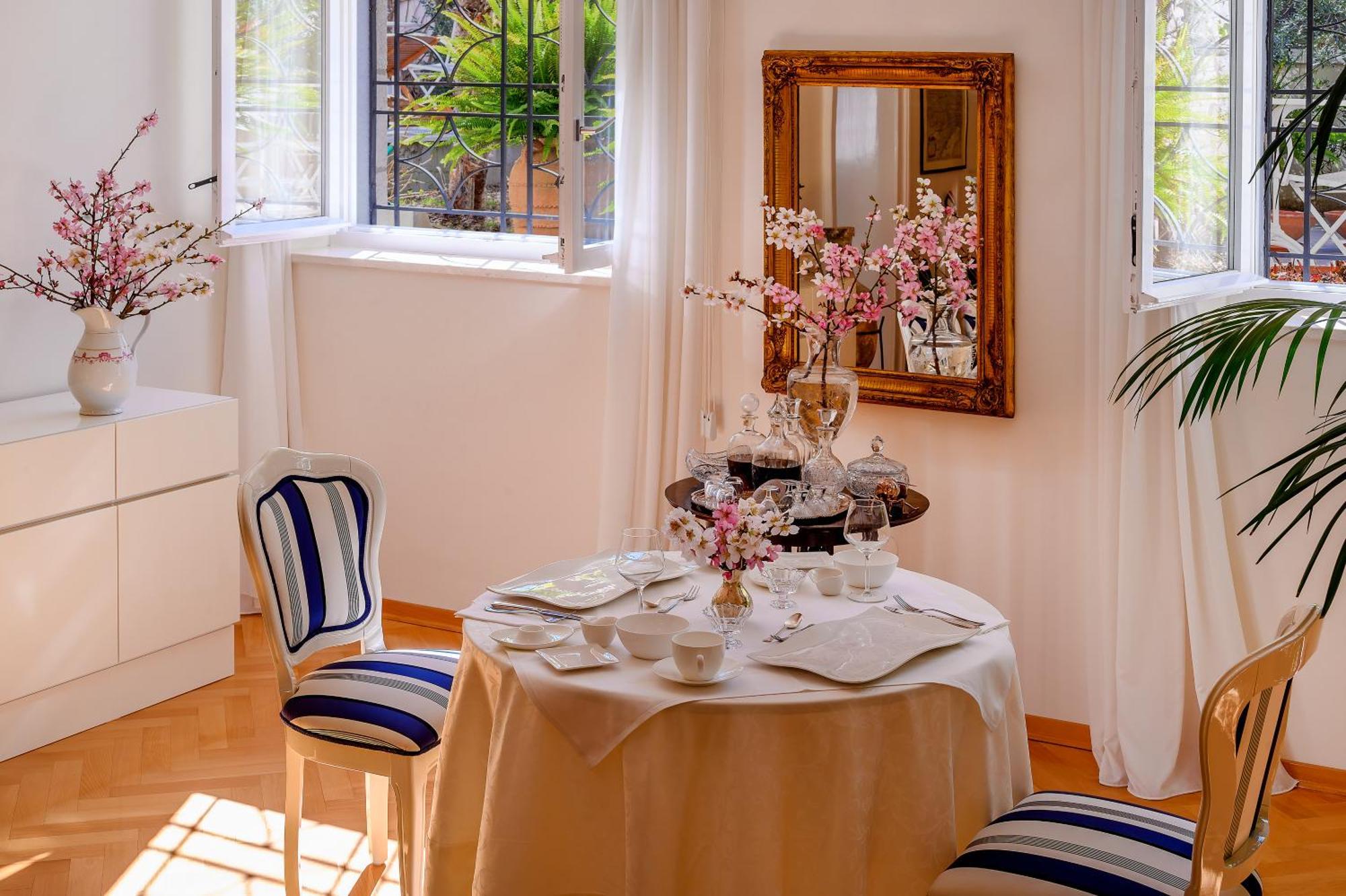 Palace Schoen Milesi - Esense Of Prestige - Private Pool - Free Parking - Old Money Style Luxury Rooms - Walking Distance To The Old Town, The Beach And All Amenities - Buralux Properties 스플리트 외부 사진