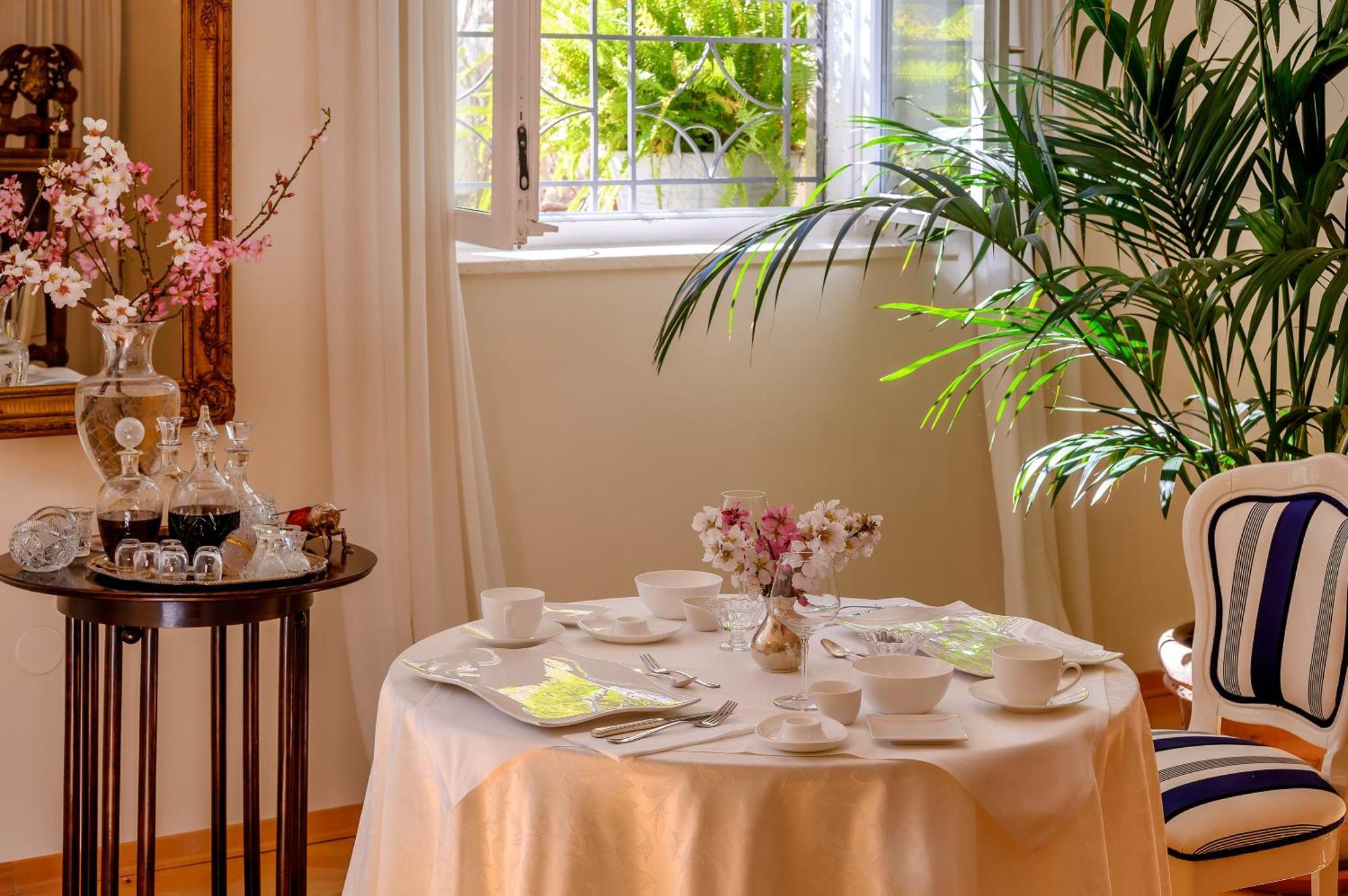 Palace Schoen Milesi - Esense Of Prestige - Private Pool - Free Parking - Old Money Style Luxury Rooms - Walking Distance To The Old Town, The Beach And All Amenities - Buralux Properties 스플리트 외부 사진